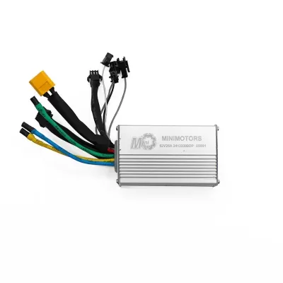 Controlador elétrico Mini Motors prata com cabos coloridos e conectores pretos.