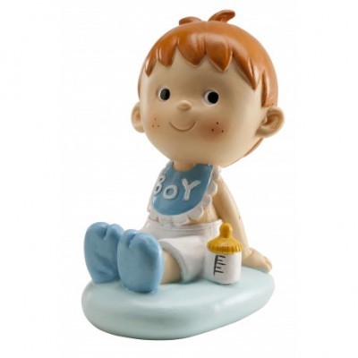Figura decorativa de menino com babete azul e mamadeira