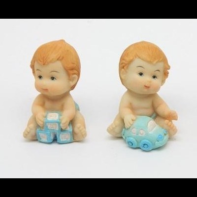 Dois bonecos de bebé em cerâmica com brinquedos azuis