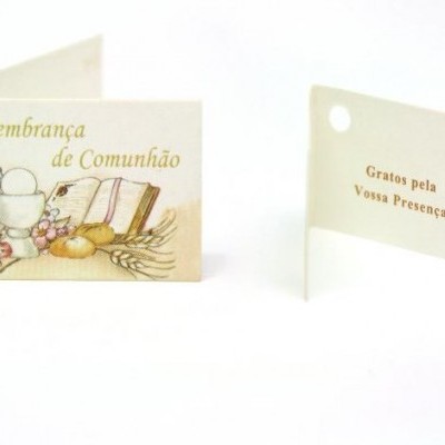 Cartão de lembrança de comunhão com ilustração religiosa e texto em português