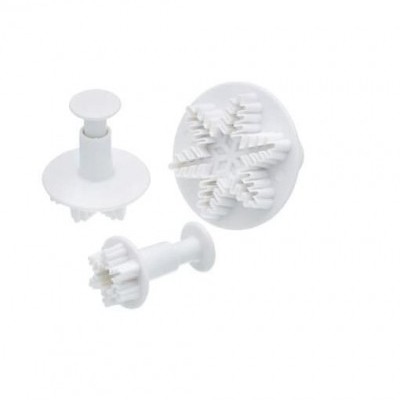 Conjunto de três cortadores de massa brancos em forma de floco de neve