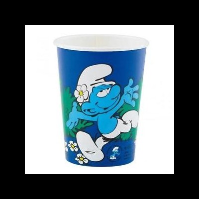 Copo azul com desenho do personagem Smurf e flores brancas.