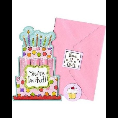 Convite de aniversário em forma de bolo colorido com texto e envelope cor-de-rosa