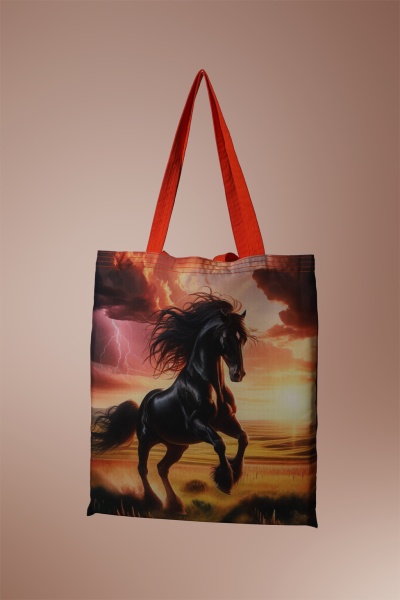 Saco de tecido com estampa de cavalo preto e alças vermelhas