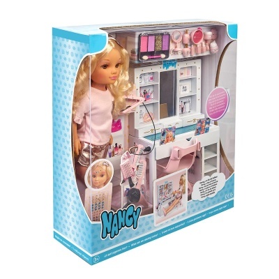 Boneca com mobiliário de escritório e acessórios em caixa azul com texto Nancy