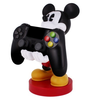 Estátua de Mickey Mouse a segurar comando de videojogos preto
