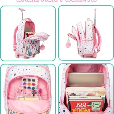 Mochila rosa com estrelas coloridas, vários bolsos e rodinhas.