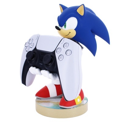 Suporte para comandos com figura do Sonic segurando um comando de videojogo.