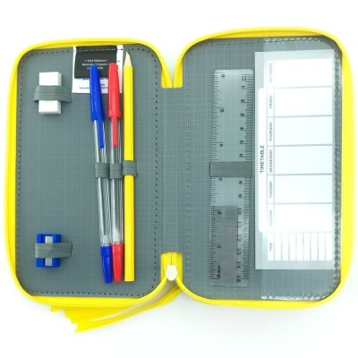 Estojo com material escolar Snoopy triplo