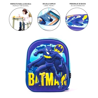 Mochila azul Batman com personagem 3D e texto amarelo