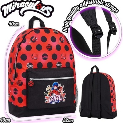 Mochila vermelha com bolinhas pretas e personagens de Miraculous, bolso preto frontal e alças ajustáveis.