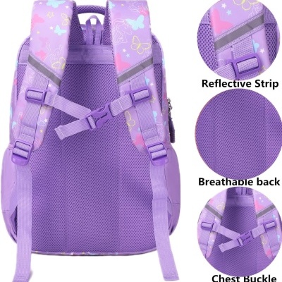 Mochila lilás com alças estampadas e fecho de peito