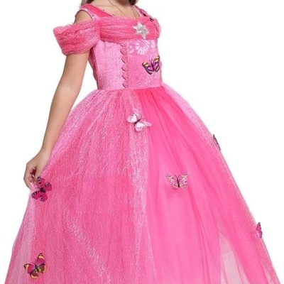 Vestido rosa de princesa para menina com borboletas aplicadas