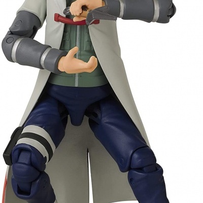 Figura de ação de personagem de anime com capa branca e cabelo amarelo em pose dinâmica