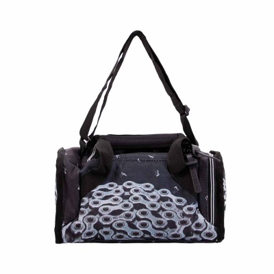 Mala de transporte preta com padrão de corrente de bicicleta cinza e branca e alças pretas