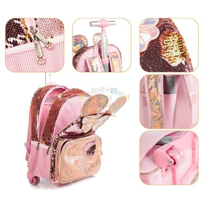 Mala de rodinhas infantil rosa com lantejoulas douradas e bolso frontal decorado