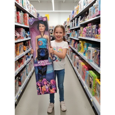 Boneca K-Pop Demon Hunters Guerreira Zoey 80 cm com música