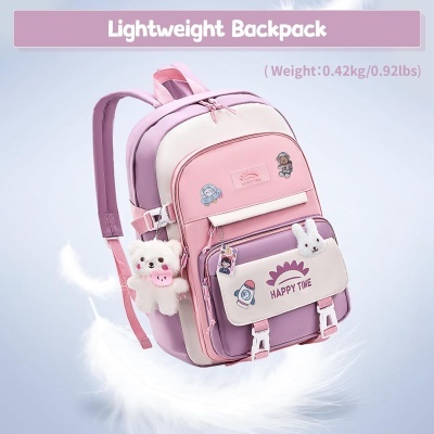 Mochila rosa e lilás com peluches e texto 'Lightweight Backpack' e 'HAPPY TOIE'