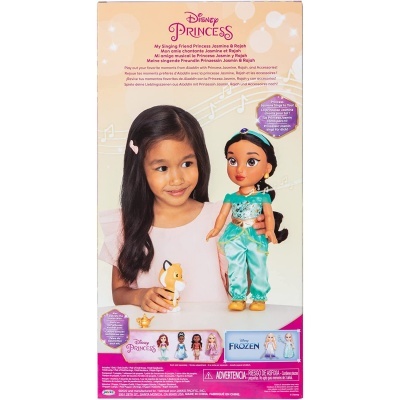 Embalagem de boneca Disney Princess Jasmine & Rajah com menina segurando a boneca e miniatura do tigre