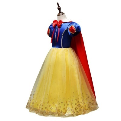 Disfarce de A Branca de Neve com acessórios