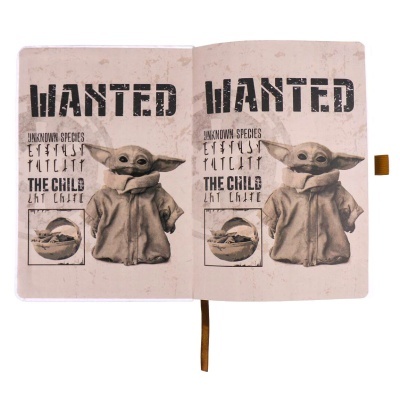 Capa dupla para livro com padrão 'WANTED' e imagem de The Child em bege e castanho
