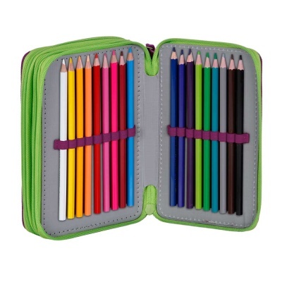 Estojo verde aberto com lápis de cor em várias cores diferentes