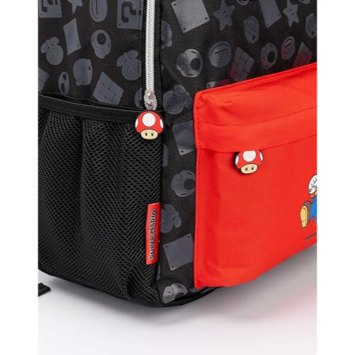Mochila preta com bolso vermelho e ícones do Super Mario.
