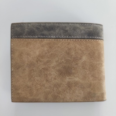Carteira castanho claro e castanho escuro em pele sintética