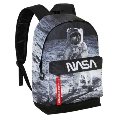 Mochila com imagem de astronauta lunar e logo NASA