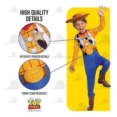 Criança com fantasia do Woody de Toy Story com detalhes autênticos e fivela de tecido