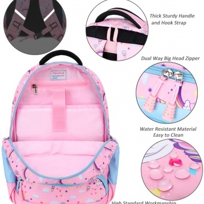 mochila rosa com fecho ajustável e detalhes coloridos