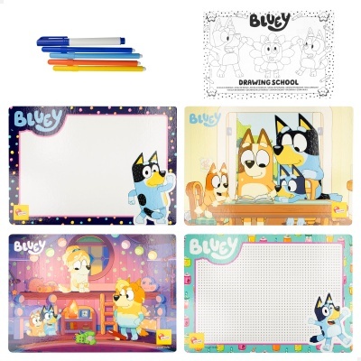 Quatro tabuleiros didáticos coloridos de Bluey com quatro marcadores e bloco para desenhar