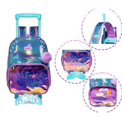 Mochila com padrão escamoso azul e roxo holográfico com rodinhas em forma de concha e bolsa translúcida com texto Mermaid Vibes