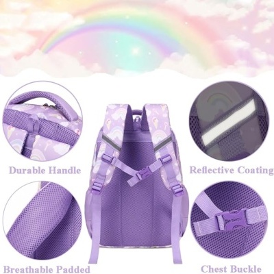 Mochila infantil lilás com detalhes em nuvens e corações