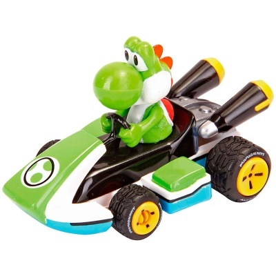 Figura de brinquedo do Yoshi no kart de corridas