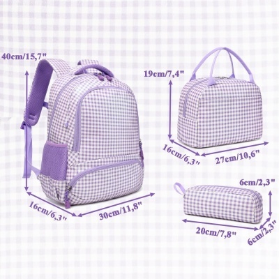 Conjunto xadrez lilás e branco com mochila, bolsa e estojo com dimensões