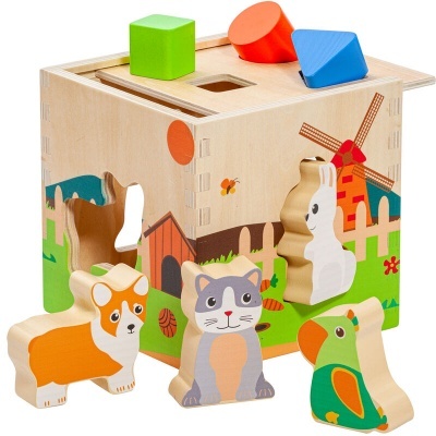 Cubo de madeira com encaixes