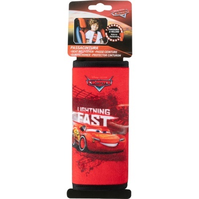 Protetor de cinto de segurança vermelho com estampa do personagem Lightning McQueen dos carros.
