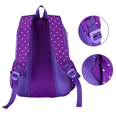 Mochila roxa com pontos brancos vista de trás com alças ajustáveis e detalhes em tecido respirável.