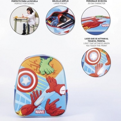Mochila infantil Marvel colorida com personagens 3D e bolsos amplos