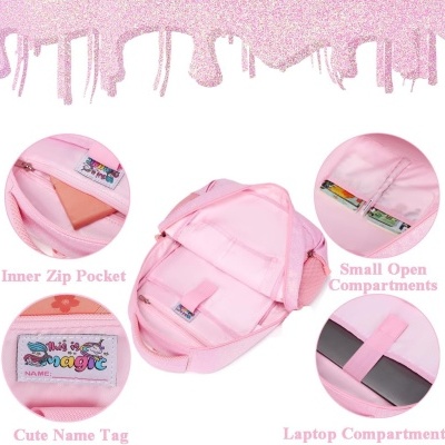 Mochila rosa com bolsos e etiquetas detalhadas