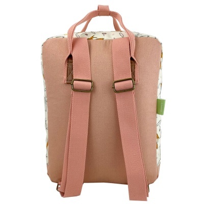 mochila infantil rosa com padrão floral e alças ajustáveis