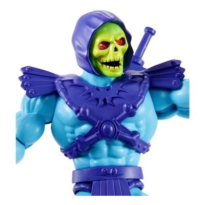 Figura de ação com cabeça de caveira verde e armadura roxa