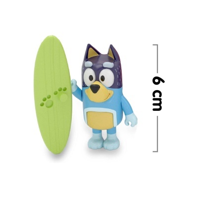 Figura de brinquedo de cão azul com prancha de surf verde.