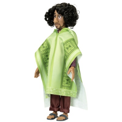 Boneco personagem com poncho verde, calças castanhas e sandálias azuis em fundo branco