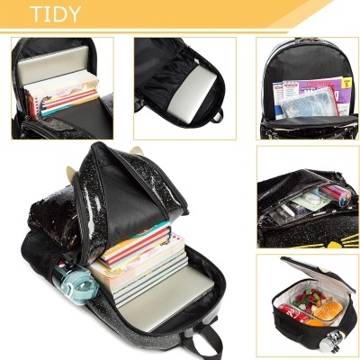 mochila preta brilhante com vários compartimentos abertos mostrando livros, garrafa e comida