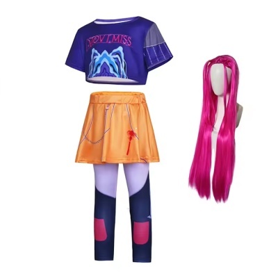Conjunto de roupa com t-shirt azul, saia laranja, leggings coloridas e peruca rosa longa.