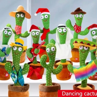 Dez bonecos de pelúcia em forma de cactos verdes com vários acessórios coloridos em vasos castanhos.