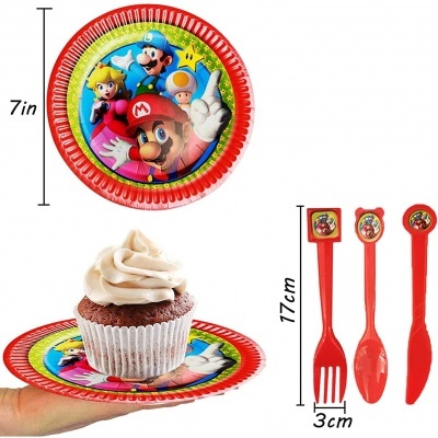 Conjunto de prato e talheres vermelhos com personagens de Super Mario para festa