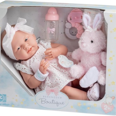 Boneca bebé com acessórios e peluche em embalagem retangular